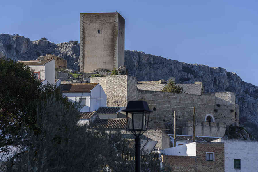Málaga - Cañete la Real 12 - castillo Hins Canit.jpg